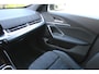 BMW X1 sDrive18i M-Sport | Panorama dak | Elektrisch wegklapbare trekhaak | Stoelverwarming | Achteruitrijcamera | Elektrische kofferbakklep | Keyless entry/start | Half leder/alcantara | Draadloze telefoonlader | Apple CarPlay/Android Auto | Navigatie | Climate controle | Parkeersensoren V+A |