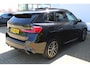 BMW X1 sDrive18i M-Sport | Panorama dak | Elektrisch wegklapbare trekhaak | Stoelverwarming | Achteruitrijcamera | Elektrische kofferbakklep | Keyless entry/start | Half leder/alcantara | Draadloze telefoonlader | Apple CarPlay/Android Auto | Navigatie | Climate controle | Parkeersensoren V+A |