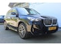 BMW X1 sDrive18i M-Sport | Panorama dak | Elektrisch wegklapbare trekhaak | Stoelverwarming | Achteruitrijcamera | Elektrische kofferbakklep | Keyless entry/start | Half leder/alcantara | Draadloze telefoonlader | Apple CarPlay/Android Auto | Navigatie | Climate controle | Parkeersensoren V+A |
