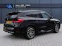 BMW X1 sDrive18i M-Sport | Panorama dak | Elektrisch wegklapbare trekhaak | Stoelverwarming | Achteruitrijcamera | Elektrische kofferbakklep | Keyless entry/start | Half leder/alcantara | Draadloze telefoonlader | Apple CarPlay/Android Auto | Navigatie | Climate controle | Parkeersensoren V+A |