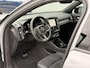 Volvo EX40 Single Motor Ext. Range 82 kWh Ultra Europa Black Edition | Vapour Grey metallic | Charcoal Microtech/Nubuck interieur | 20 inch lichtmetalen velgen | Panoramadak | Harman Kardon audio | Elektrisch verstelbare voorstoelen | Stoel- & Stuurwielverwarming | Adaptieve Cruise Control | BLIS Dodehoekdetectie | 360 graden camera