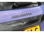 Abarth 600e Abarth Scorpionissima 54 kWh 282PK | Fabrieksgarantie | Kuipstoelen | Cruise control Adaptief | Apple Carplay/Android Auto | Parkeercamera | Half leder/alcantara | Voorruit verwarming | Parkeersensoren | Bluetooth | Navigatie |