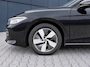 Volkswagen Passat Variant 1.5 eTSI 150 pk | Incl. 12 maanden Garantie | Stoel/stuur verwarming | Achteruitrijcamera | Adaptive cruise controle | Dodehoekdetectie | Parkeersensoren V+A | Navigatie | Apple CarPlay/Android Auto | Draadloze telefoonlader | Climate controle | Lane assist | Keyless start | LED Koplampen | 17 Inch LMV | Schakelmogelijkheid aan stuurwiel |