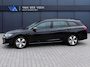 Volkswagen Passat Variant 1.5 eTSI 150 pk | Incl. 12 maanden Garantie | Stoel/stuur verwarming | Achteruitrijcamera | Adaptive cruise controle | Dodehoekdetectie | Parkeersensoren V+A | Navigatie | Apple CarPlay/Android Auto | Draadloze telefoonlader | Climate controle | Lane assist | Keyless start | LED Koplampen | 17 Inch LMV | Schakelmogelijkheid aan stuurwiel |