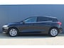 Ford Focus 1.0 EcoBoost Hybrid Titanium | Incl. 12 maanden garantie | Parkeersensoren | Apple Carplay/Andoid Auto | Navigatie | Climate control | Cruise control | DAB | Airco | Bluetooth | Lichtmetalen velgen