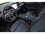 Volkswagen ID.7 Tourer GTX Limited Edition 86 kWh 340PK / 250kW, 60 maanden / 100.000km garantie, warmtepomp, wegklapbare trekhaak, adaptief onderstel (DCC), 20" LMV, Harman & Kardon geluidssysteem, head-up display, rondomzichtcamera (Area View), verwarm- en ventileerbare (koeling) voorstoelen, verwarmbare achterbank, elektrische ErgoActive stoelverstelling met geheugen- en massagefunctie, parkeerassistent (Park Assist Pro), 13 speakers (700 watt) met subwoofer, draadloze telefoonlader, verwarmbare voorruit, LED Matrix (IQ.Lights), dodehoekdetectie (Side Assist), vierwielaandrijving (4-Motion), discover pro max navigatie scherm etc.
