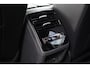 Volkswagen ID.7 Tourer GTX Limited Edition 86 kWh 340PK / 250kW, 60 maanden / 100.000km garantie, warmtepomp, wegklapbare trekhaak, adaptief onderstel (DCC), 20" LMV, Harman & Kardon geluidssysteem, head-up display, rondomzichtcamera (Area View), verwarm- en ventileerbare (koeling) voorstoelen, verwarmbare achterbank, elektrische ErgoActive stoelverstelling met geheugen- en massagefunctie, parkeerassistent (Park Assist Pro), 13 speakers (700 watt) met subwoofer, draadloze telefoonlader, verwarmbare voorruit, LED Matrix (IQ.Lights), dodehoekdetectie (Side Assist), vierwielaandrijving (4-Motion), discover pro max navigatie scherm etc.
