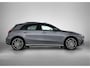 Mercedes-Benz A-klasse 250 e 140 Year Edition | Premium Plus | Nightpakket | Parkeerpakket | Panoramaschuifdak | 360° camera | 19-inch vijfdubbelspaak AMG velgen | Warmtewerend, donkergetint glas |