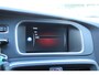 Volvo V40 2.0 T5 Carbon Edition | Active Bi-Xenon koplampen | Dealeronderhouden | Harman/Kardon Audio | Achteruitrijcamera | DAB+ radio | Navigatie full map | Parkeersensoren voor + achter | Cruise control | Park Assist Pilot