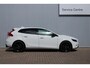 Volvo V40 2.0 T5 Carbon Edition | Active Bi-Xenon koplampen | Dealeronderhouden | Harman/Kardon Audio | Achteruitrijcamera | DAB+ radio | Navigatie full map | Parkeersensoren voor + achter | Cruise control | Park Assist Pilot