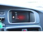 Volvo V40 2.0 T5 Carbon Edition | Active Bi-Xenon koplampen | Dealeronderhouden | Harman/Kardon Audio | Achteruitrijcamera | DAB+ radio | Navigatie full map | Parkeersensoren voor + achter | Cruise control | Park Assist Pilot