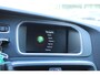 Volvo V40 2.0 T5 Carbon Edition | Active Bi-Xenon koplampen | Dealeronderhouden | Harman/Kardon Audio | Achteruitrijcamera | DAB+ radio | Navigatie full map | Parkeersensoren voor + achter | Cruise control | Park Assist Pilot