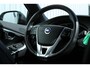 Volvo V40 2.0 T5 Carbon Edition | Active Bi-Xenon koplampen | Dealeronderhouden | Harman/Kardon Audio | Achteruitrijcamera | DAB+ radio | Navigatie full map | Parkeersensoren voor + achter | Cruise control | Park Assist Pilot