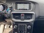 Volvo V40 2.0 T2 Kinetic / NL Auto / Navigatie /  Bluetooth / 17 inch R-design wielen / High performance audio / Park assist achter / Diffuser achterbumper / Dubbele uitlaten / Volledig dealeronderhouden /