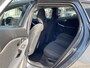 Volvo V40 2.0 T2 Kinetic / NL Auto / Navigatie /  Bluetooth / 17 inch R-design wielen / High performance audio / Park assist achter / Diffuser achterbumper / Dubbele uitlaten / Volledig dealeronderhouden /