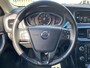 Volvo V40 2.0 T2 Kinetic / NL Auto / Navigatie /  Bluetooth / 17 inch R-design wielen / High performance audio / Park assist achter / Diffuser achterbumper / Dubbele uitlaten / Volledig dealeronderhouden /