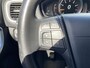 Volvo V40 2.0 T2 Kinetic / NL Auto / Navigatie /  Bluetooth / 17 inch R-design wielen / High performance audio / Park assist achter / Diffuser achterbumper / Dubbele uitlaten / Volledig dealeronderhouden /