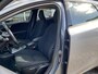 Volvo V40 2.0 T2 Kinetic / NL Auto / Navigatie /  Bluetooth / 17 inch R-design wielen / High performance audio / Park assist achter / Diffuser achterbumper / Dubbele uitlaten / Volledig dealeronderhouden /