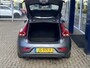 Volvo V40 2.0 T2 Kinetic / NL Auto / Navigatie /  Bluetooth / 17 inch R-design wielen / High performance audio / Park assist achter / Diffuser achterbumper / Dubbele uitlaten / Volledig dealeronderhouden /