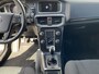 Volvo V40 2.0 T2 Kinetic / NL Auto / Navigatie /  Bluetooth / 17 inch R-design wielen / High performance audio / Park assist achter / Diffuser achterbumper / Dubbele uitlaten / Volledig dealeronderhouden /