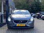 Volvo V40 2.0 T2 Kinetic / NL Auto / Navigatie /  Bluetooth / 17 inch R-design wielen / High performance audio / Park assist achter / Diffuser achterbumper / Dubbele uitlaten / Volledig dealeronderhouden /