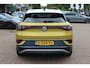 Volkswagen ID.4 Life 77 kWh / SoH 93,9% / Trekhaak / Camera / Apple CarPlay / DAB / 20'' / LED / Alcantara / Stoelverwarming / ACC