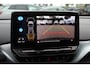 Volkswagen ID.4 Life 77 kWh / SoH 93,9% / Trekhaak / Camera / Apple CarPlay / DAB / 20'' / LED / Alcantara / Stoelverwarming / ACC