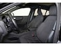 Volvo EC40 Extended Range Ultra Black Ed. 82 kWh - Panoramadak - IntelliSafe Assist & Surround - 360º Camera - Harman/Kardon audio - Verwarmde voorstoelen, stuur & achterbank - Parkeersensoren voor & achter - Elektr. bedienb. voorstoelen met geheugen links - Draadloze tel. lader - Warmtepomp - Extra getint glas - 20' LMV