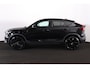 Volvo EC40 Extended Range Ultra Black Ed. 82 kWh - Panoramadak - IntelliSafe Assist & Surround - 360º Camera - Harman/Kardon audio - Verwarmde voorstoelen, stuur & achterbank - Parkeersensoren voor & achter - Elektr. bedienb. voorstoelen met geheugen links - Draadloze tel. lader - Warmtepomp - Extra getint glas - 20' LMV