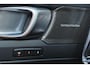 Volvo EC40 Extended Range Ultra Black Ed. 82 kWh - Panoramadak - IntelliSafe Assist & Surround - 360º Camera - Harman/Kardon audio - Verwarmde voorstoelen, stuur & achterbank - Parkeersensoren voor & achter - Elektr. bedienb. voorstoelen met geheugen links - Draadloze tel. lader - Warmtepomp - Extra getint glas - 20' LMV