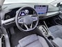 Volkswagen Golf 1.5 eHybrid Style | Camera | Side Assist | ERGO Stoel | ACC | Spiegelpakket | Getint Glas | 17'' |