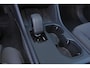 Volvo EX40 Extended Range Plus 82 kWh - IntelliSafe Assist & Surround - Parkeercamera achter - Verwarmde voorstoelen & stuur - Parkeersensoren voor & achter - Draadloze tel. lader - Warmtepomp - Inklapbare trekhaak - 19' LMV