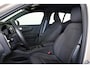 Volvo EX40 Extended Range Plus 82 kWh - IntelliSafe Assist & Surround - Parkeercamera achter - Verwarmde voorstoelen & stuur - Parkeersensoren voor & achter - Draadloze tel. lader - Warmtepomp - Inklapbare trekhaak - 19' LMV