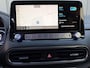 Hyundai Kona Electric EV Comfort Smart 64 kWh | SOH: 97,3% | 3 Fase | Warmtepomp | Climate | Stoel-verwarming | Camera | CC |