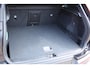 Volvo XC40 T4 Recharge R-Design Expression | Achteruitrijcamera | Apple Carplay | Android Auto | Elektrische bedienbare bestuurdersstoel met geheugen | Semi elektrische trekhaak | Standkachel | Achterbank verwarming