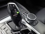 BMW 5-Serie 530e M Sport High Executive 293Pk (PANORAMADAK, M PAKKET, LASER LED, HEAD-UP DISPLAY, 360 CAMERA, MEMORY SEATS, HARMAN/KARDON, TREKHAAK ELEKTRISCH, STOELVERWARMING ACHTER, DISPLAY KEY, NIEUWSTAAT)
