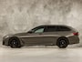 BMW 5-Serie 530e M Sport High Executive 293Pk (PANORAMADAK, M PAKKET, LASER LED, HEAD-UP DISPLAY, 360 CAMERA, MEMORY SEATS, HARMAN/KARDON, TREKHAAK ELEKTRISCH, STOELVERWARMING ACHTER, DISPLAY KEY, NIEUWSTAAT)