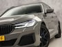 BMW 5-Serie 530e M Sport High Executive 293Pk (PANORAMADAK, M PAKKET, LASER LED, HEAD-UP DISPLAY, 360 CAMERA, MEMORY SEATS, HARMAN/KARDON, TREKHAAK ELEKTRISCH, STOELVERWARMING ACHTER, DISPLAY KEY, NIEUWSTAAT)