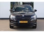 Skoda Kodiaq 1.5 TSI Sportline Business 7p. 150PK / 110kW DSG, Door ons geleverd en onderhouden, 7 zitplaatsen, achteruitrijcamera (Rear View), parkeersensoren voor en achter (PDC), verwarmbare voorstoelen, verwarmbare achterbank, verwarmbaar multifunctioneel lederen stuurwiel, panoramadak, trekhaak, elektrische achterklep, sportstoelen, navigatie, adaptieve cruise control (ACC), 19" LMV, elektrisch verstel-, verwarm- en inklapbare buitenspiegels, elektrisch verstelbare bestuurdersstoel met geheugenfunctie etc.