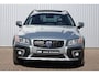 Volvo XC70 T5 Automaat FWD Nordic+ | Origineel Nederlands geleverd | Dealer onderhouden | Schuifkantel/dak | Stoelverwarming | Lederen bekleding | Elektrisch bedienbare bestuurdersstoel met geheugen | Alarm klasse 3 | Parkeerverwarming | Keyless entry | BLIS | Adaptive Cruise Control