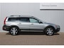 Volvo XC70 T5 Automaat FWD Nordic+ | Origineel Nederlands geleverd | Dealer onderhouden | Schuifkantel/dak | Stoelverwarming | Lederen bekleding | Elektrisch bedienbare bestuurdersstoel met geheugen | Alarm klasse 3 | Parkeerverwarming | Keyless entry | BLIS | Adaptive Cruise Control