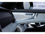 Volvo XC90 2.0 T8 Plug-in hybrid AWD Ultra Bright Exec. Ed. | Adaptieve Cruise Control | Elektr. schuif-\-kanteldak | 360 Camera | Luchtvering | Bowers & Wilkins Premium Audio | Extra getint glas | Gelamineerde ramen | Geventileerde voorstoelen | Stoelverwarming | Stoelmassage | Verwarmd stuurwiel | Google Services | Head-up display | Alcantara hemelbekleding | 22" Lichtmetalen velgen |