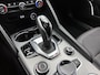 Alfa Romeo Giulia 2.0T 200pk Sprint | AUTOMAAT | ACHTERUITRIJCAMERA | APPLE CARPLAY - ANDROID AUTO | HALF LEDER | PARKEERSENSOREN | DAB RADIO | ADAPTIVE CRUISE CONTROL | BI XENON |