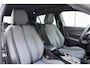 Peugeot e-2008 EV Allure 50 kWh | 100% SOH! l Apple Carplay/Android Auto l Bluetooth l DAB l Cruise Control l Climate Control l Navigatie l Lichtmetalen Velgen l PDC Achter