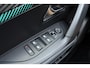 Peugeot e-2008 EV Allure 50 kWh | 100% SOH! l Apple Carplay/Android Auto l Bluetooth l DAB l Cruise Control l Climate Control l Navigatie l Lichtmetalen Velgen l PDC Achter