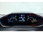 Peugeot e-2008 EV Allure 50 kWh | 100% SOH! l Apple Carplay/Android Auto l Bluetooth l DAB l Cruise Control l Climate Control l Navigatie l Lichtmetalen Velgen l PDC Achter