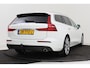 Volvo V60 2.0 T4 Momentum Pro | Trekhaak | Volledig Ond. | Org NL | CarPlay | Camera | Navigatie | Stoelverwarming |