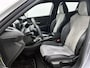 Peugeot e-2008 EV 136pk GT Pack 50 kWh Automaat | 1ste Eigenaar | Stoelverwarming | Navigatie | Climate Control | Adaptieve Cruise Control | Camera | 18"LMV | LED | Keyless Entry/Start | Apple Carplay/Android Auto |