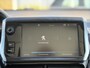 Peugeot 2008 1.2 PureTech Blue Lion 110pk | Apple Carplay/Android Auto | Cruise control | Dab | Navigatiesysteem full map | Panoramadak | Trekhaak | Zeer nette auto!