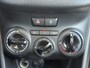 Peugeot 2008 1.2 PureTech Blue Lion 110pk | Apple Carplay/Android Auto | Cruise control | Dab | Navigatiesysteem full map | Panoramadak | Trekhaak | Zeer nette auto!